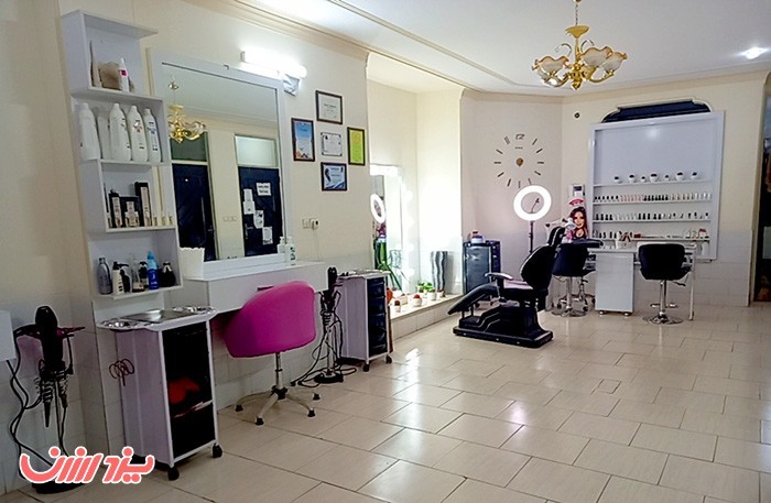 خدمات اصلاح، کاشت ناخن، پاکسازی و اکستنشن در سالن زیبایی ماهلین در یزد ارزان